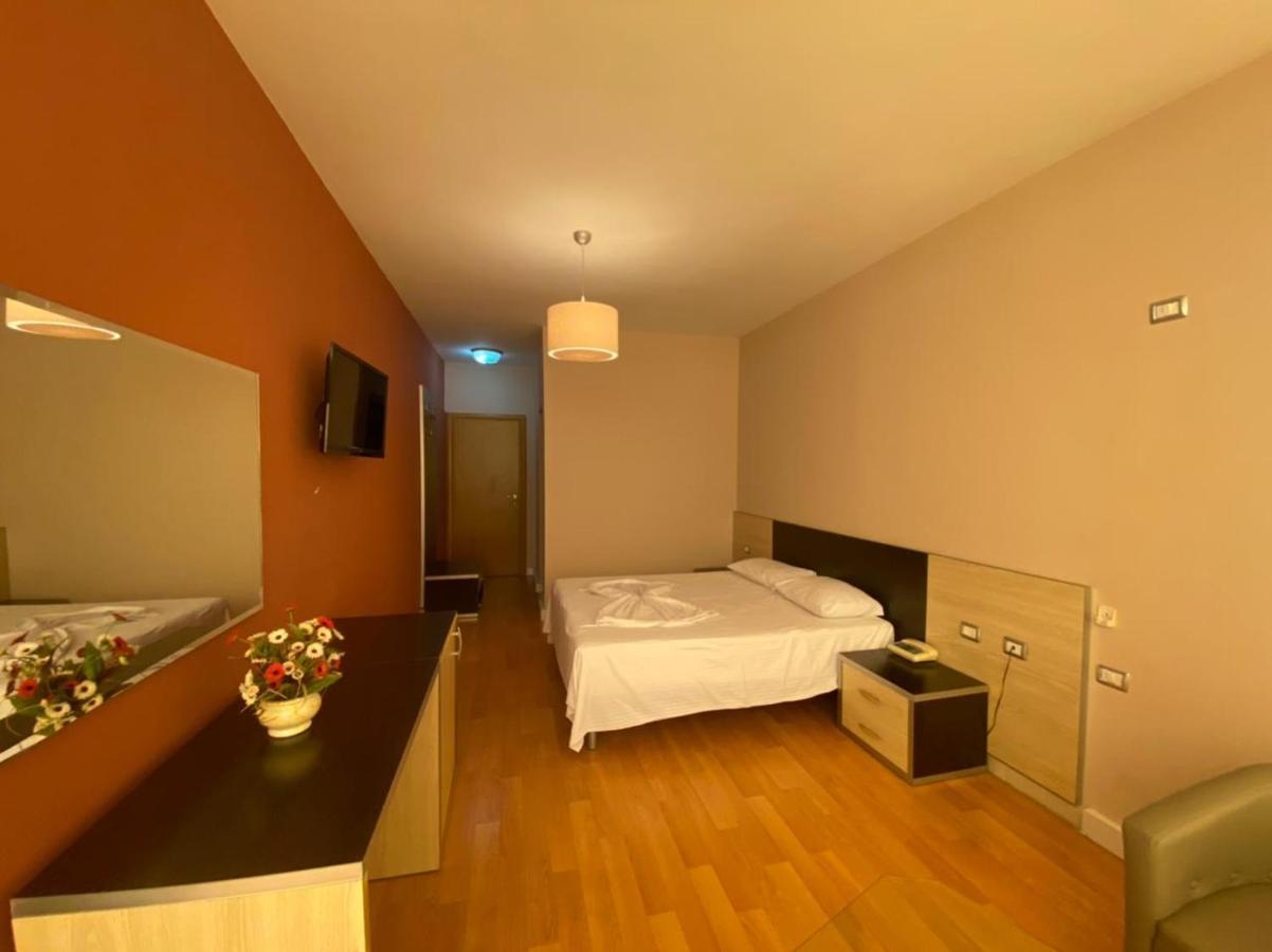 Hotel Continental Durrës Eksteriør billede