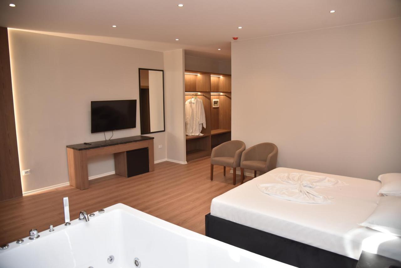 Hotel Continental Durrës Eksteriør billede